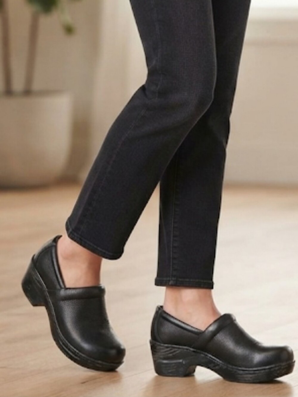 b.ø.c. Nadiyya Black Fig Leather Comfort Clogs Mules Size 8.5